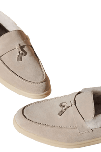 <tc>Loro Piana</tc> 女士夏季 Charms Walk 樂福鞋（麂皮配海狸毛）