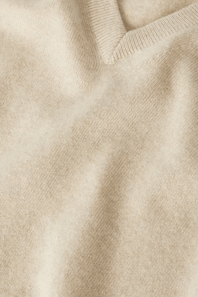 <tc>Loro Piana</tc> เสื้อคอวีคลาสสิกสำหรับผู้ชาย