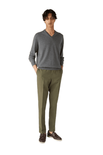 <tc>Loro Piana</tc> เสื้อคอวีคลาสสิกสำหรับผู้ชาย