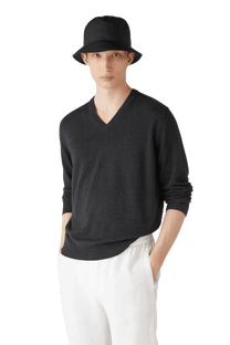 <tc>Loro Piana</tc> เสื้อคอวีคลาสสิกสำหรับผู้ชาย