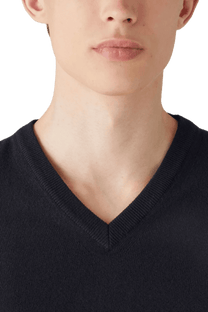 <tc>Loro Piana</tc> เสื้อคอวีคลาสสิกสำหรับผู้ชาย