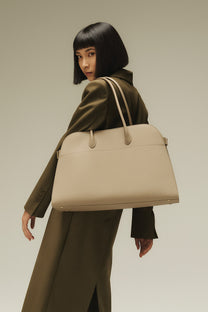 <tc>The Row</tc> Margaux 17 柔軟皮革包