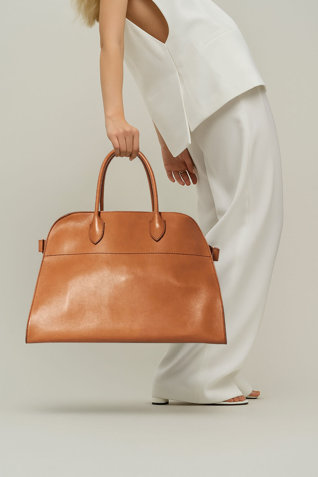 <tc>The Row</tc> Margaux 17 柔軟皮革包