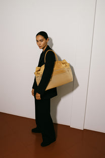 <tc>The Row</tc> Margaux 17 內外扣皮革帆布托特包