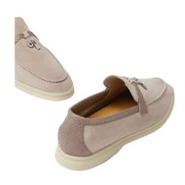 <tc>Loro Piana</tc> 女士夏季 Charms Walk 樂福鞋（絨面革）